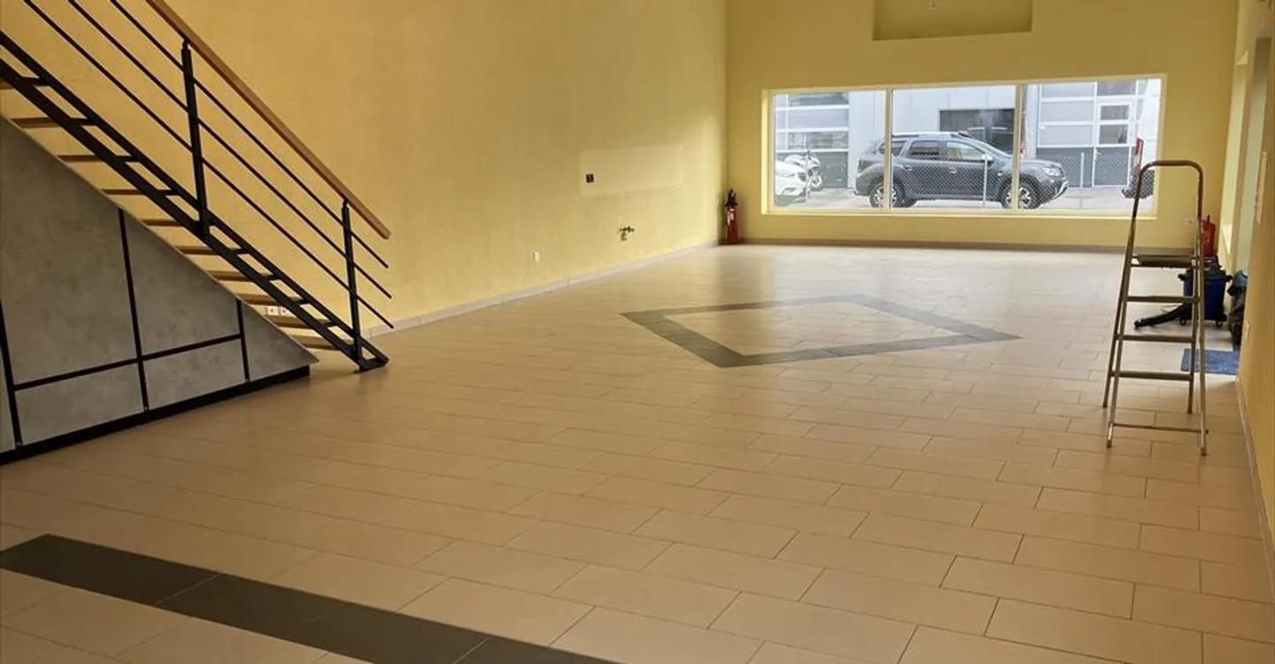 Edificio ad uso misto in affitto - Foto 3 di 7