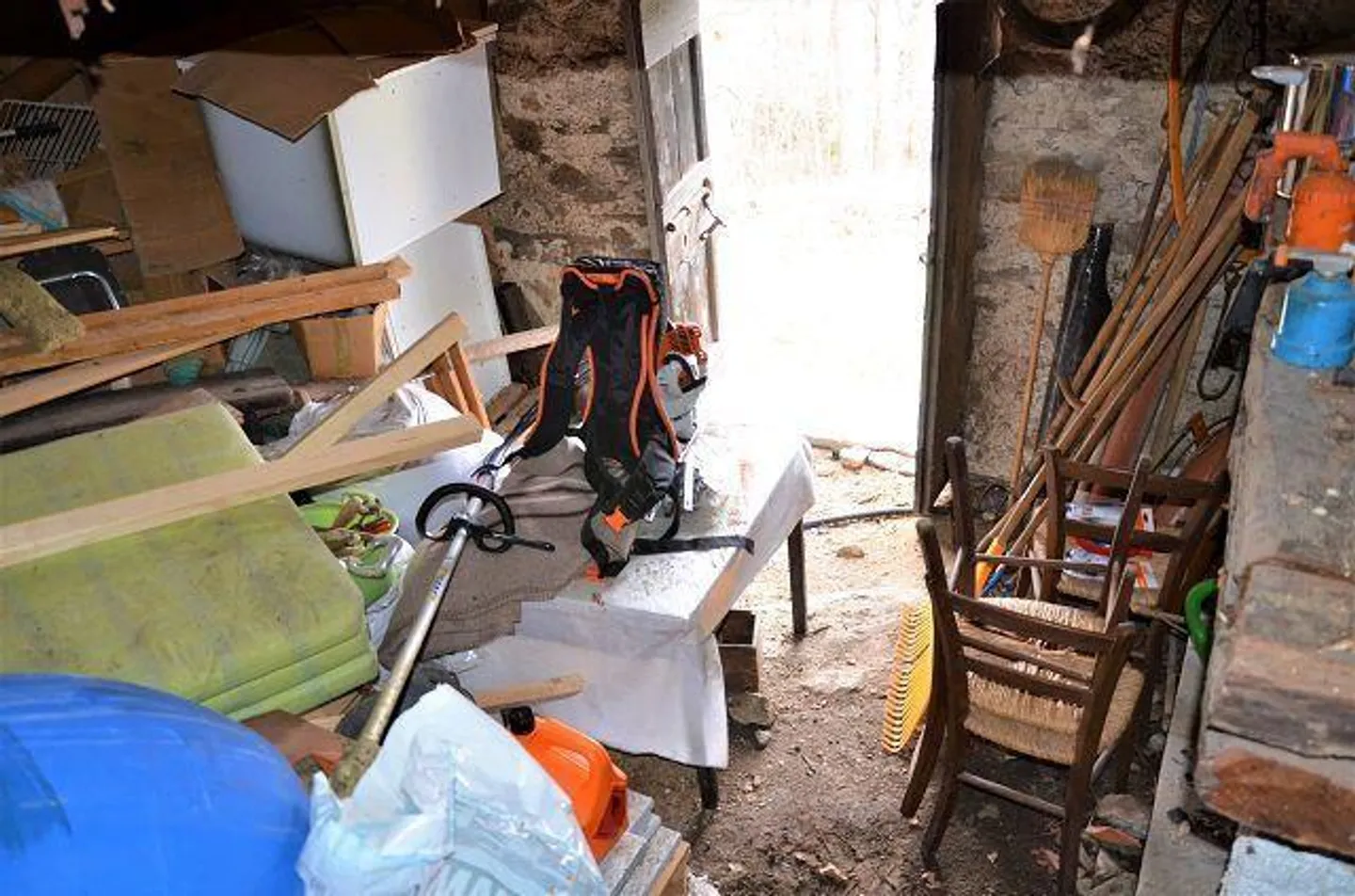 Grande rustico con giardino da ristrutturare - Foto 7 di 28