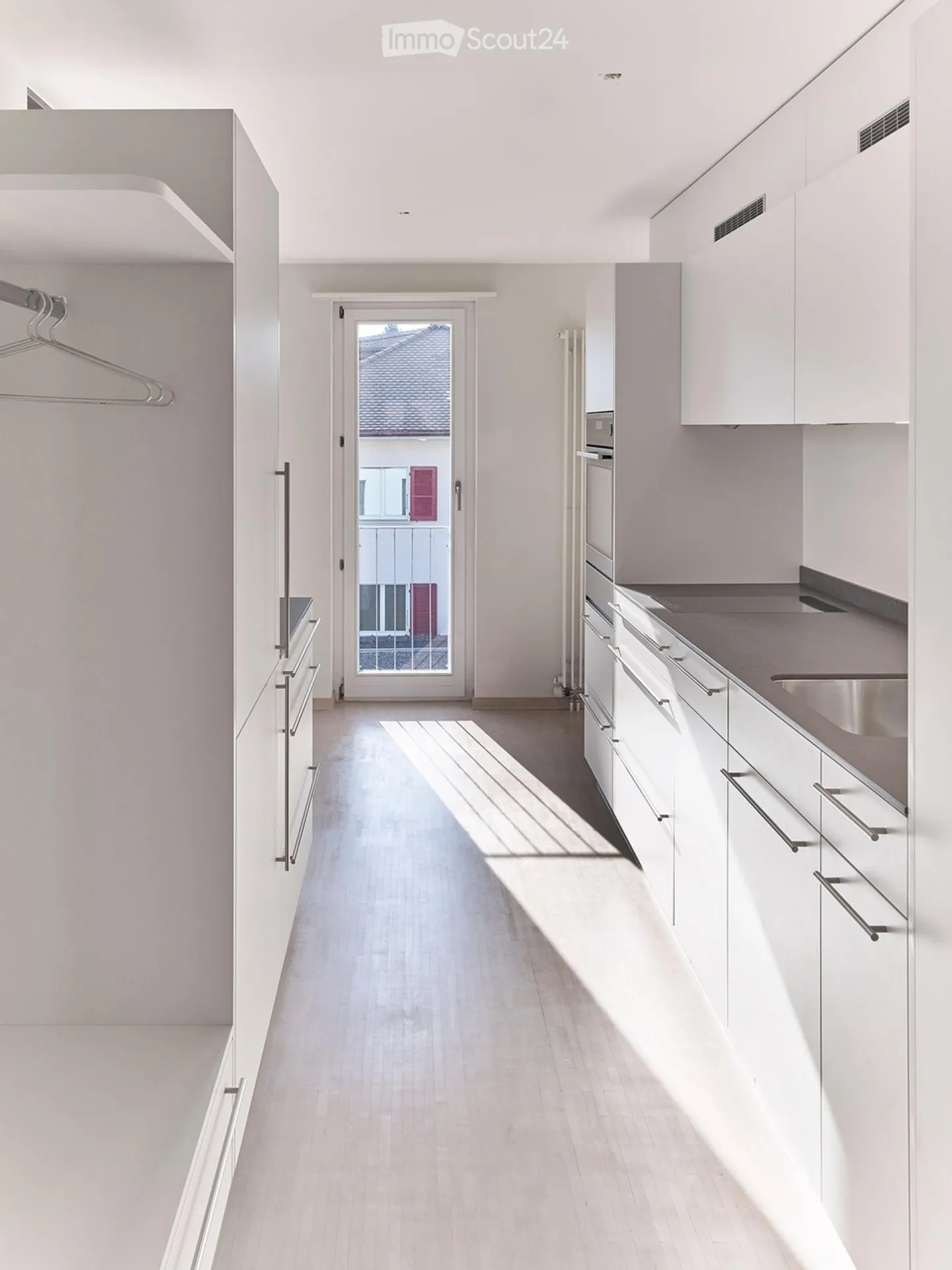 Appartement lumineux de 2,5 pièces avec vue sur la verdure à Thun - Photo 5 sur 10