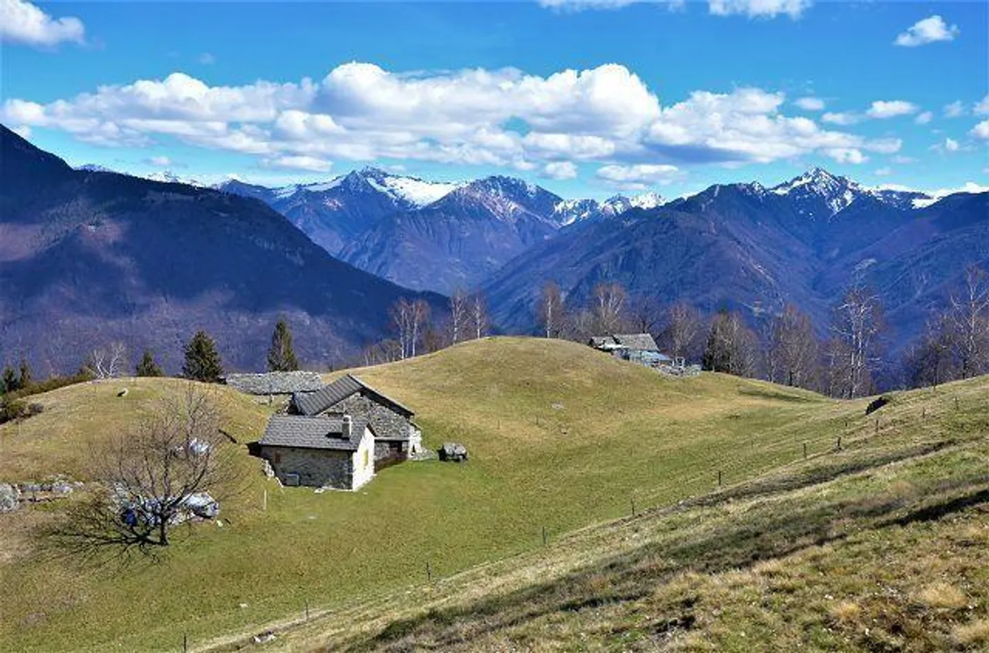Grande rustico con giardino da ristrutturare - Foto 12 di 28