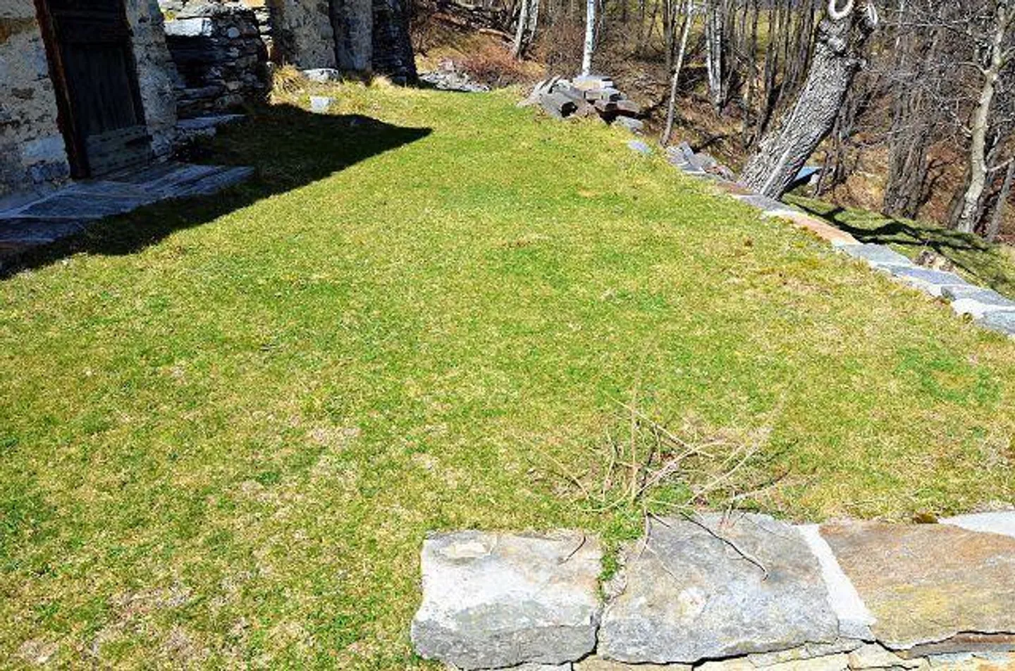 Grande rustico con giardino da ristrutturare - Foto 15 di 28