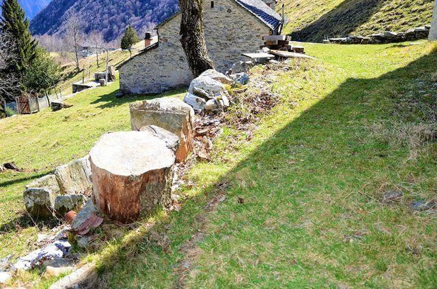 Grande rustico con giardino da ristrutturare - Foto 16 di 28