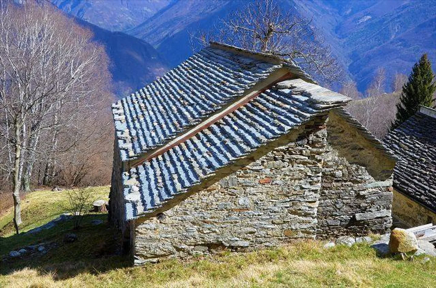 Grande rustico con giardino da ristrutturare - Foto 21 di 28