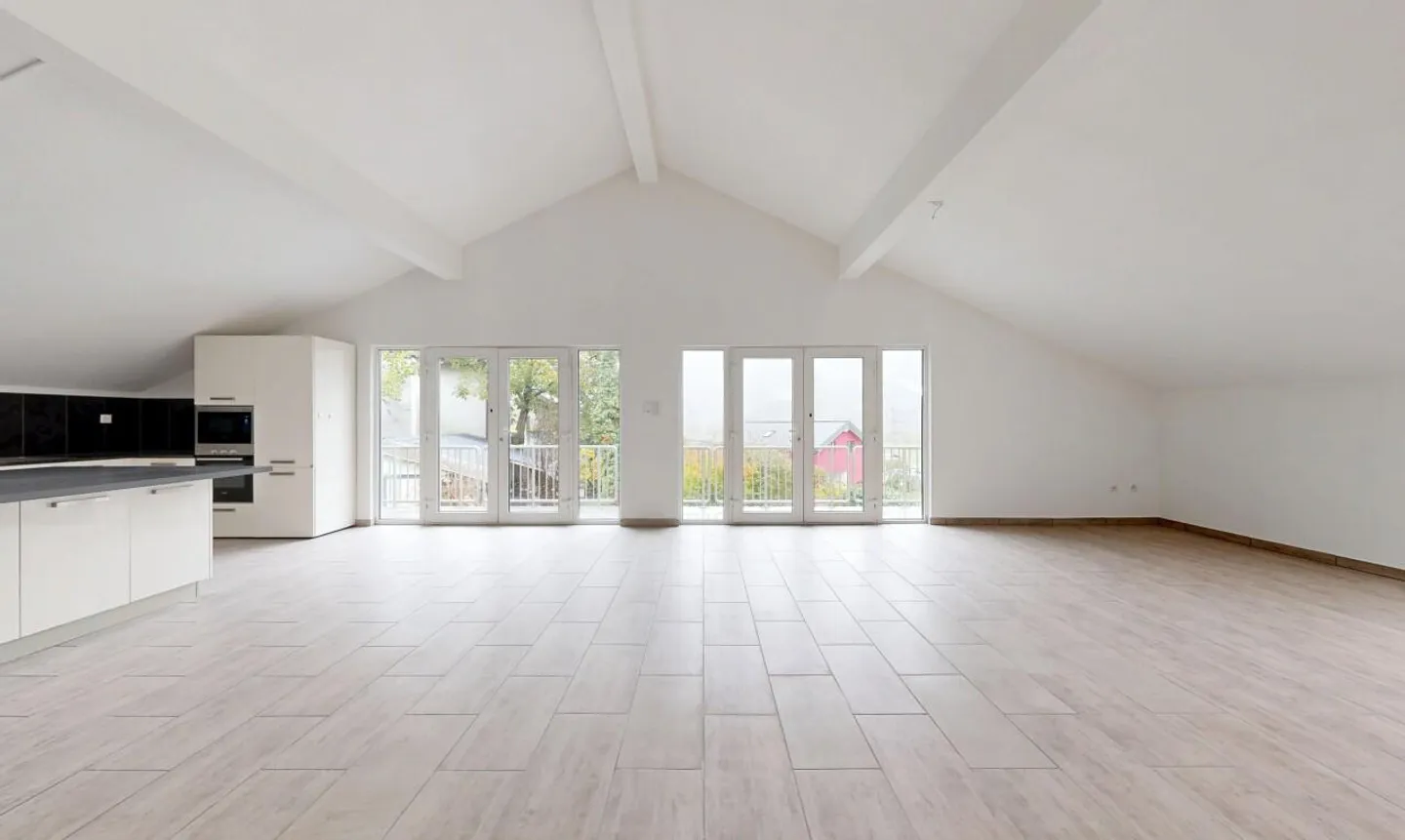 Spacious bright apartment with 2 parking spaces in Collonges - Photo 1 of 11