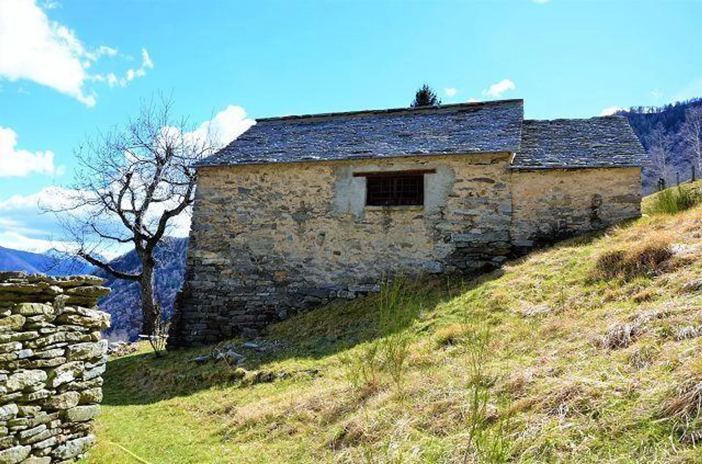 Grande rustico con giardino da ristrutturare - Foto 18 di 28