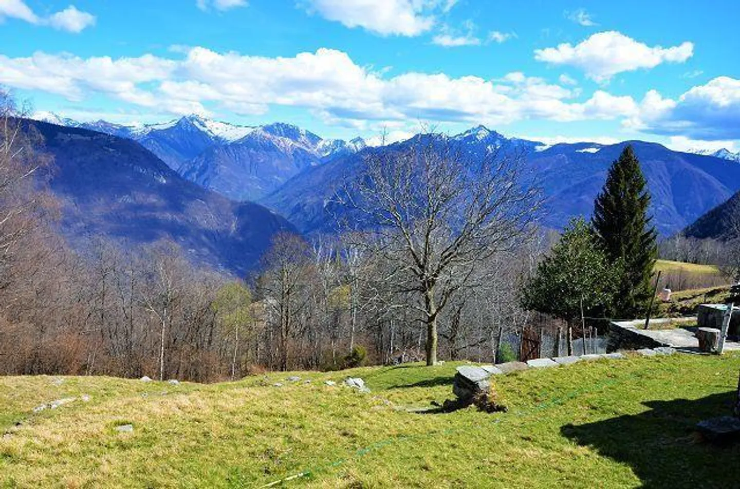 Grande rustico con giardino da ristrutturare - Foto 27 di 28
