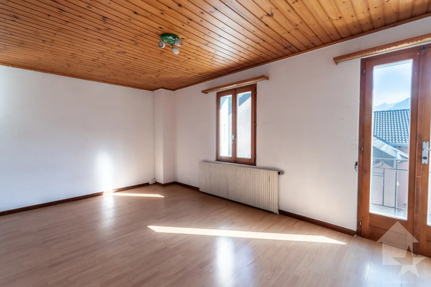 Small building with two apartments to renovate - Photo 3 of 6