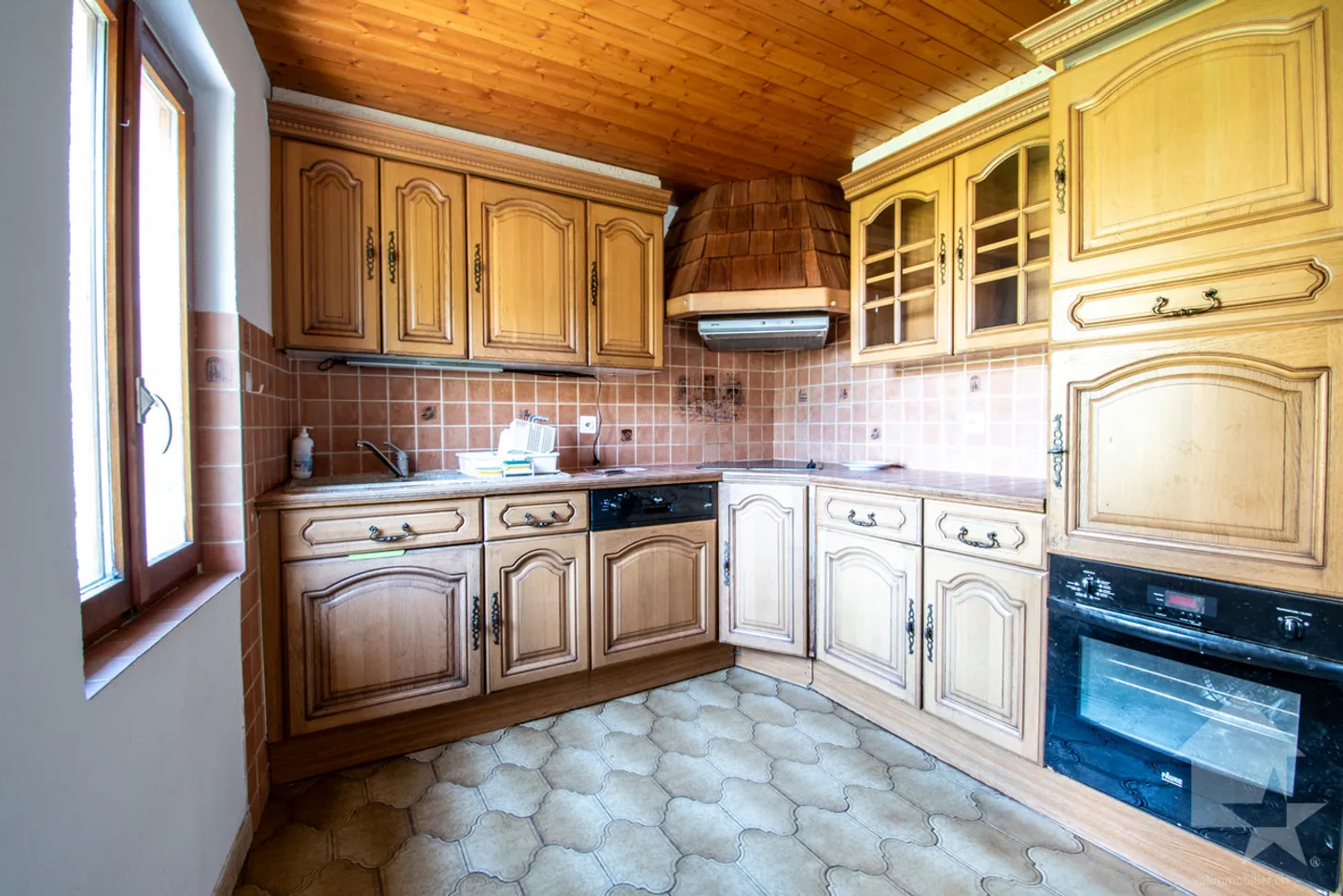 Small building with two apartments to renovate - Photo 1 of 6