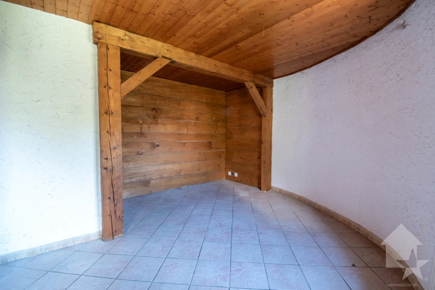 Small building with two apartments to renovate - Photo 2 of 6