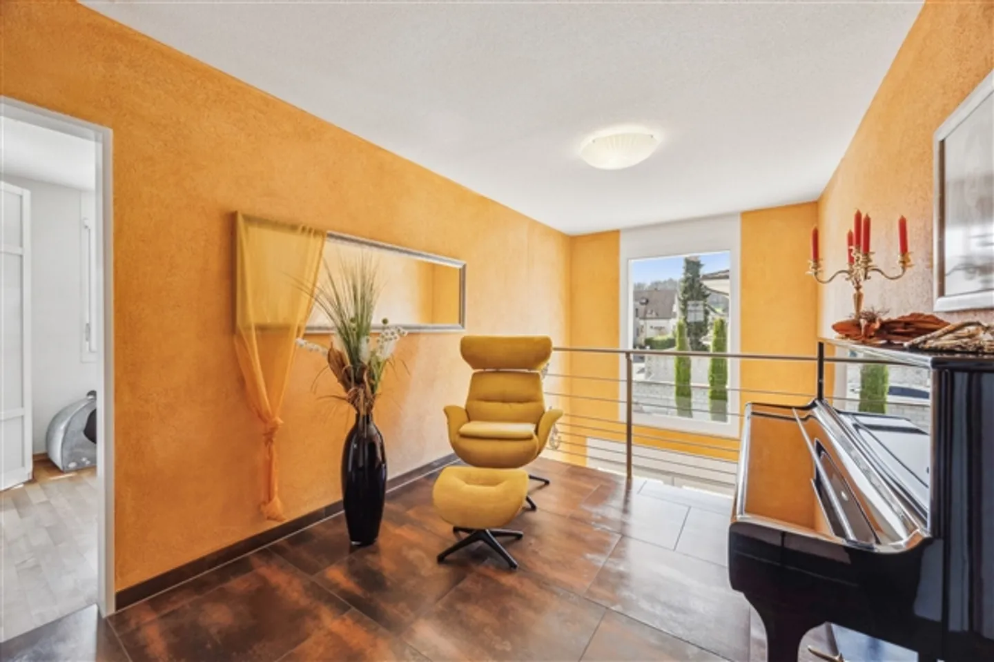 Elegante casa unifamiliare in una tranquilla zona residenziale di Suhr - Foto 4 di 13