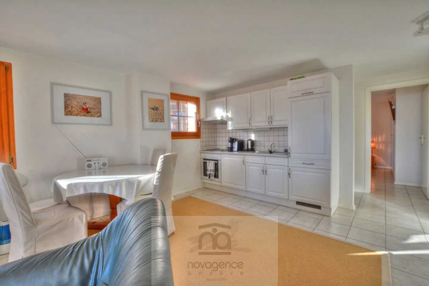 Charming Apartment with Balconies - Photo 4 of 11