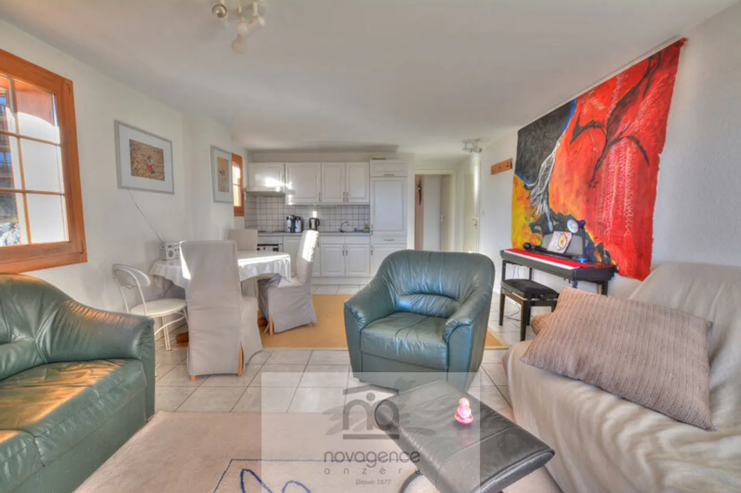 Charming Apartment with Balconies - Photo 3 of 11