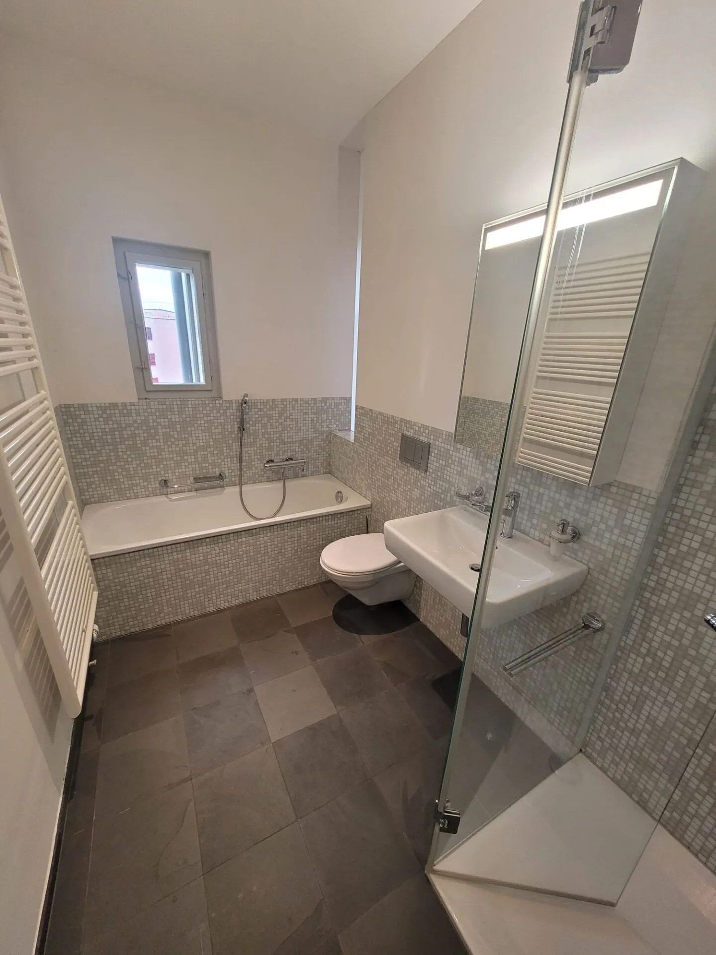 «Helle 4-Zimmer-Wohnung mit Balkon & Flussblick» - Foto 4 von 5