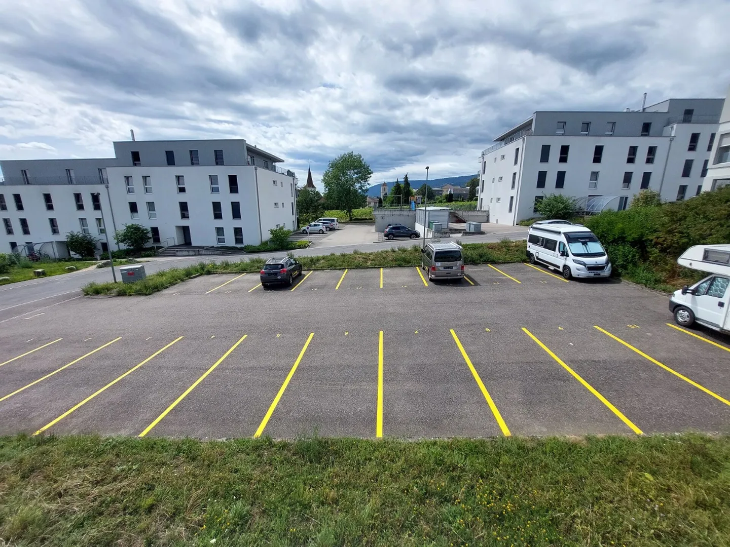 Commercial building with 23 outdoor parking spaces - Photo 3 of 13