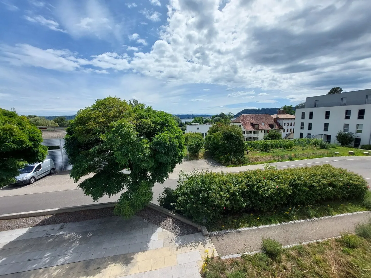 Commercial building with 23 outdoor parking spaces - Photo 4 of 13