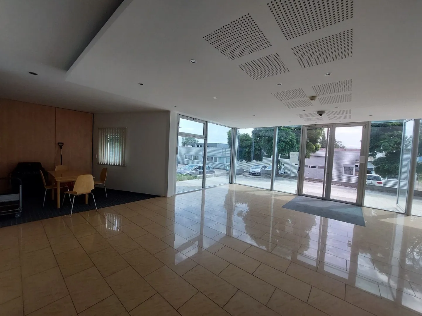 Commercial building with 23 outdoor parking spaces - Photo 5 of 13