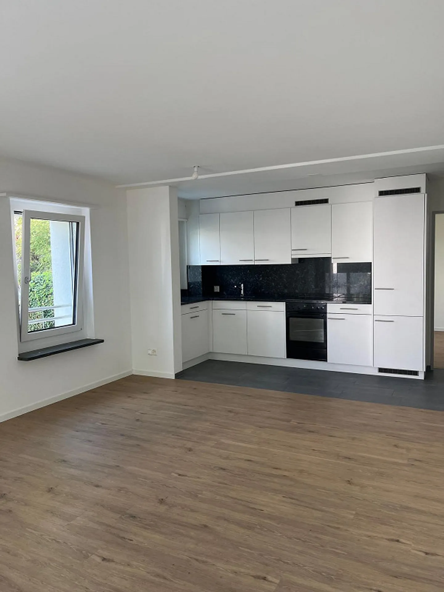 Charming 3-room apartment with balcony in Oberengstringen - Photo 1 of 7