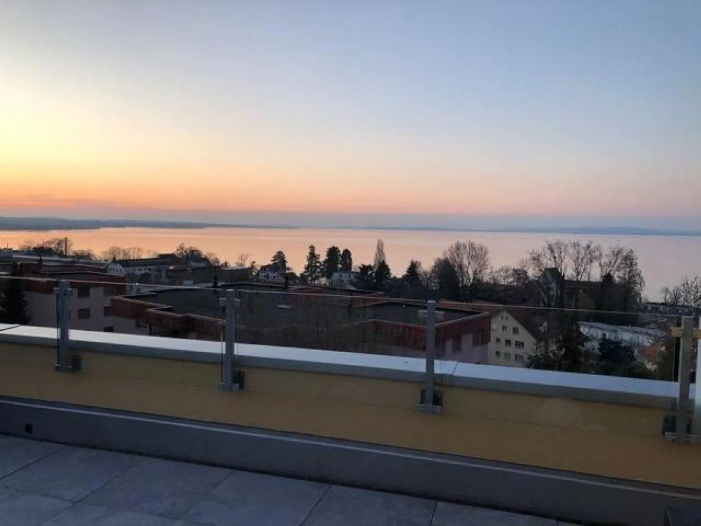 Appartamento Attico 3 1/2 con Vista Fantastica sul Lago - Foto 1 di 13