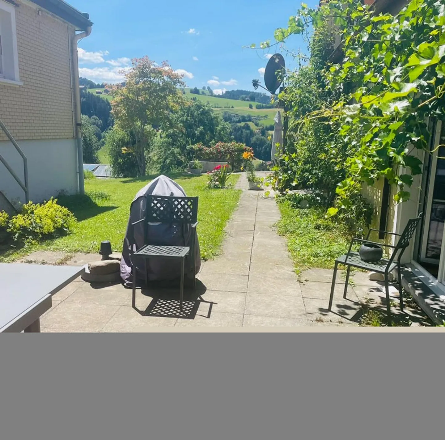 Appartement spacieux de 3,5 pièces avec balcon, coin salon et 2 places de parking - Photo 6 sur 10