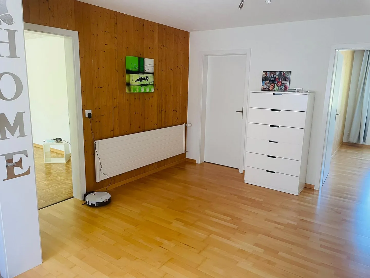 Appartement spacieux de 3,5 pièces avec balcon, coin salon et 2 places de parking - Photo 7 sur 10