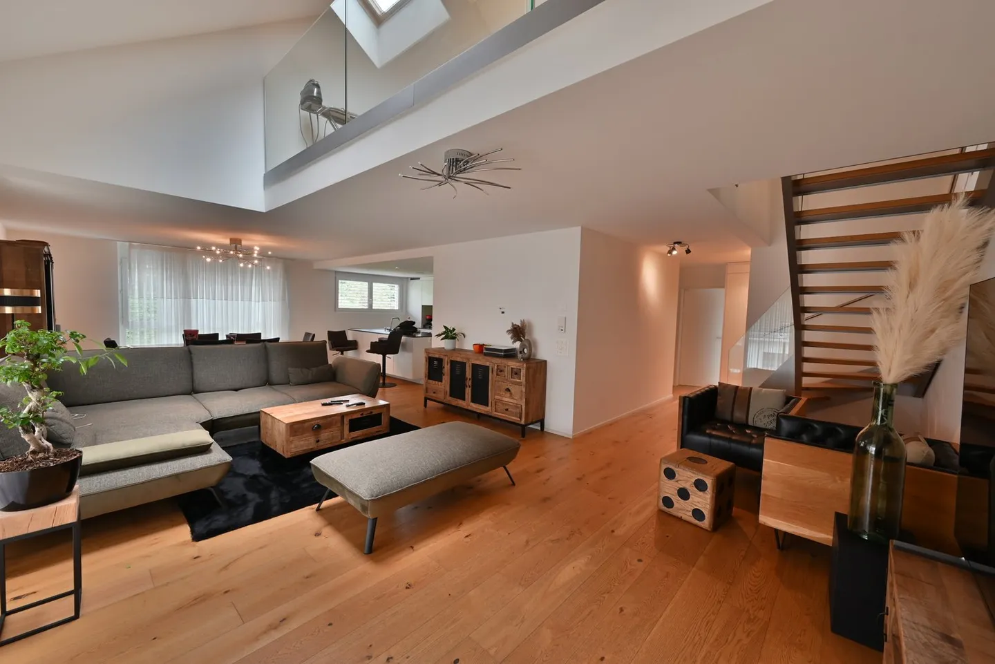 Zuhause auf zwei Ebenen – Maisonette mit Hausgefühl in Dielsdorf - Foto 1 von 6