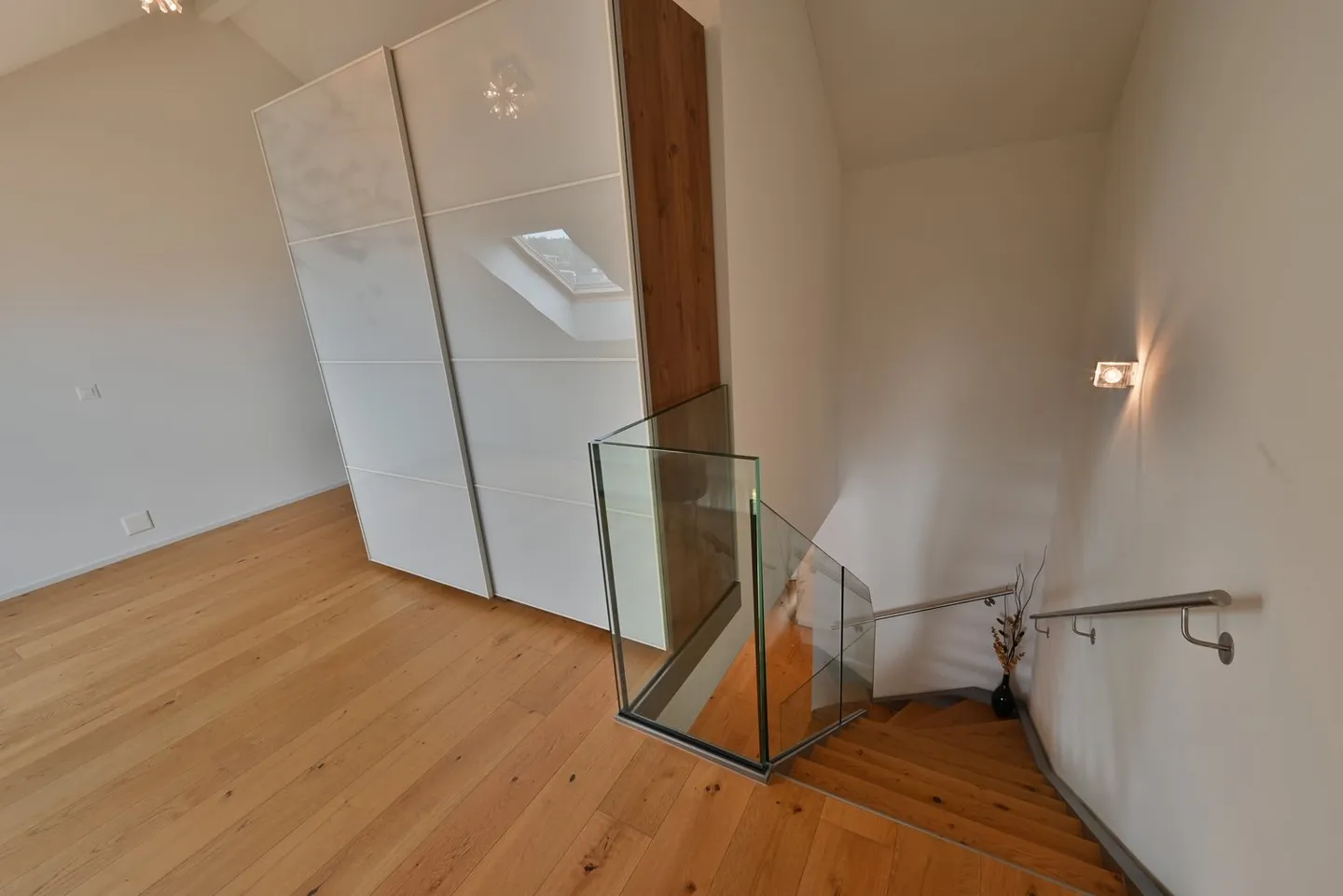 Zuhause auf zwei Ebenen – Maisonette mit Hausgefühl in Dielsdorf - Foto 3 von 6