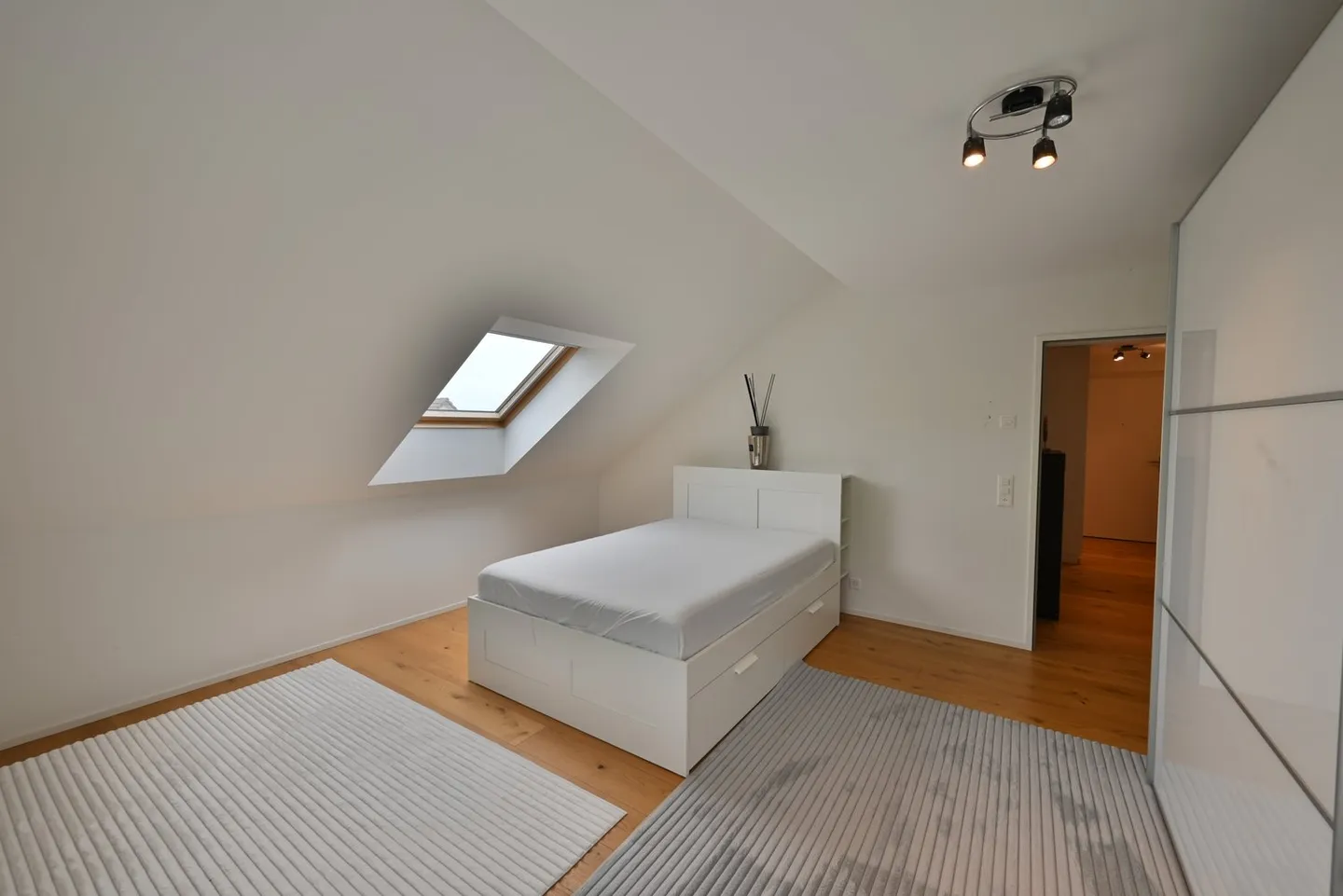 Zuhause auf zwei Ebenen – Maisonette mit Hausgefühl in Dielsdorf - Foto 4 von 6
