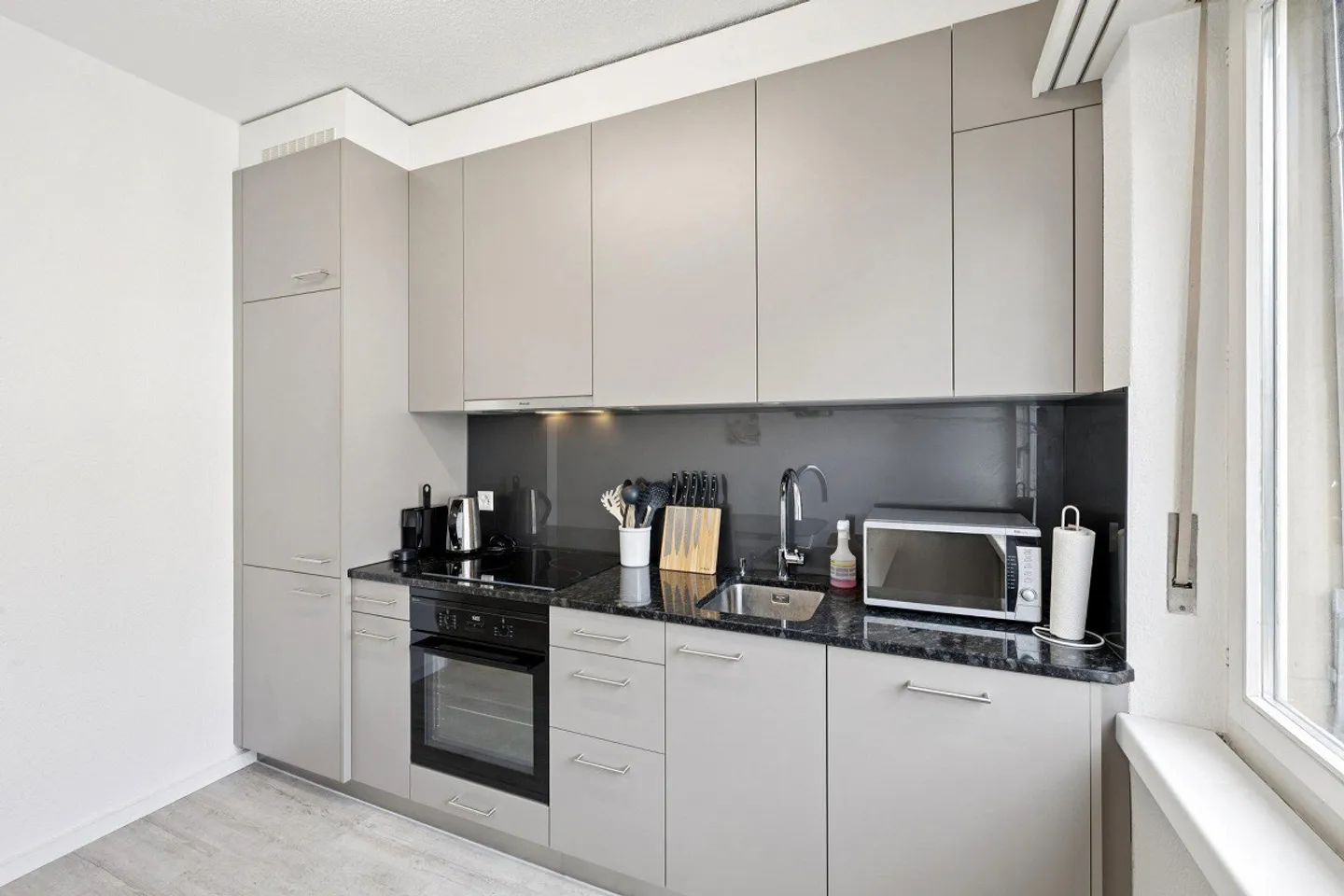 Furnished 4-room apartment with service in the center of Biel/Bienne - Photo 8 of 11