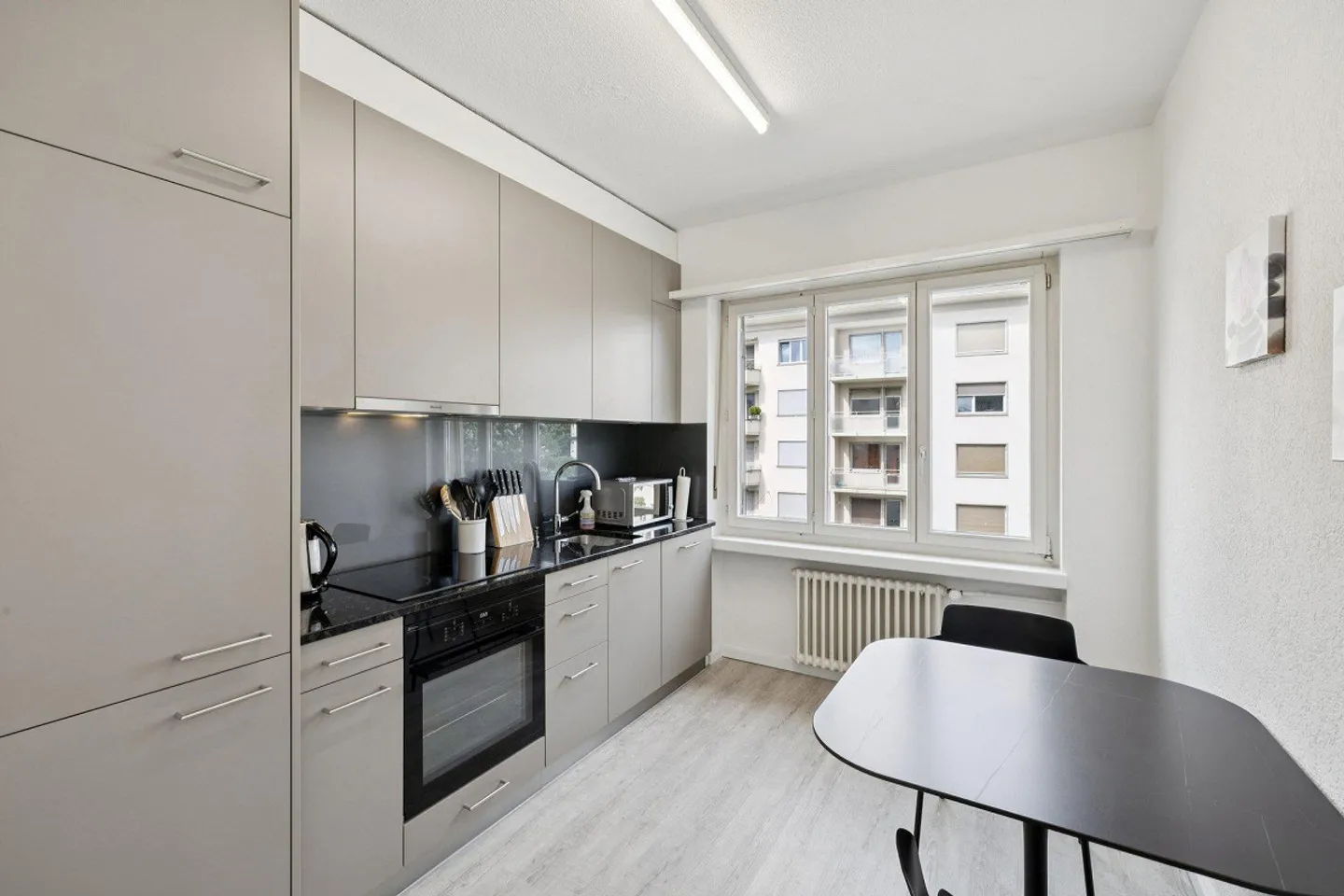 Furnished 4-room apartment with service in the center of Biel/Bienne - Photo 3 of 11