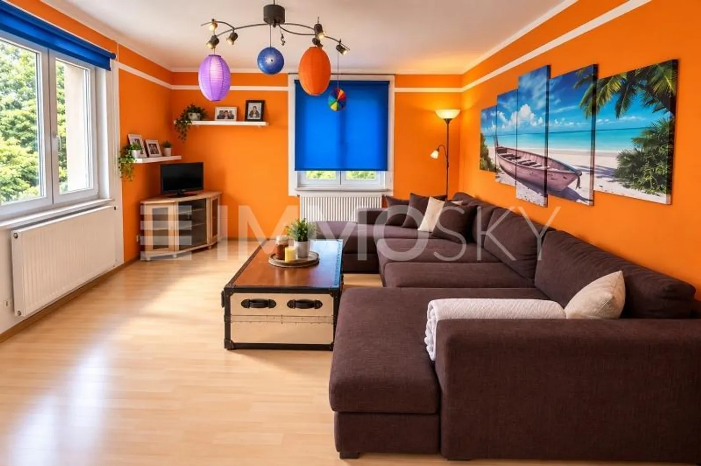 Geräumiges Einfamilienhaus mit Pool - Foto 3 von 5