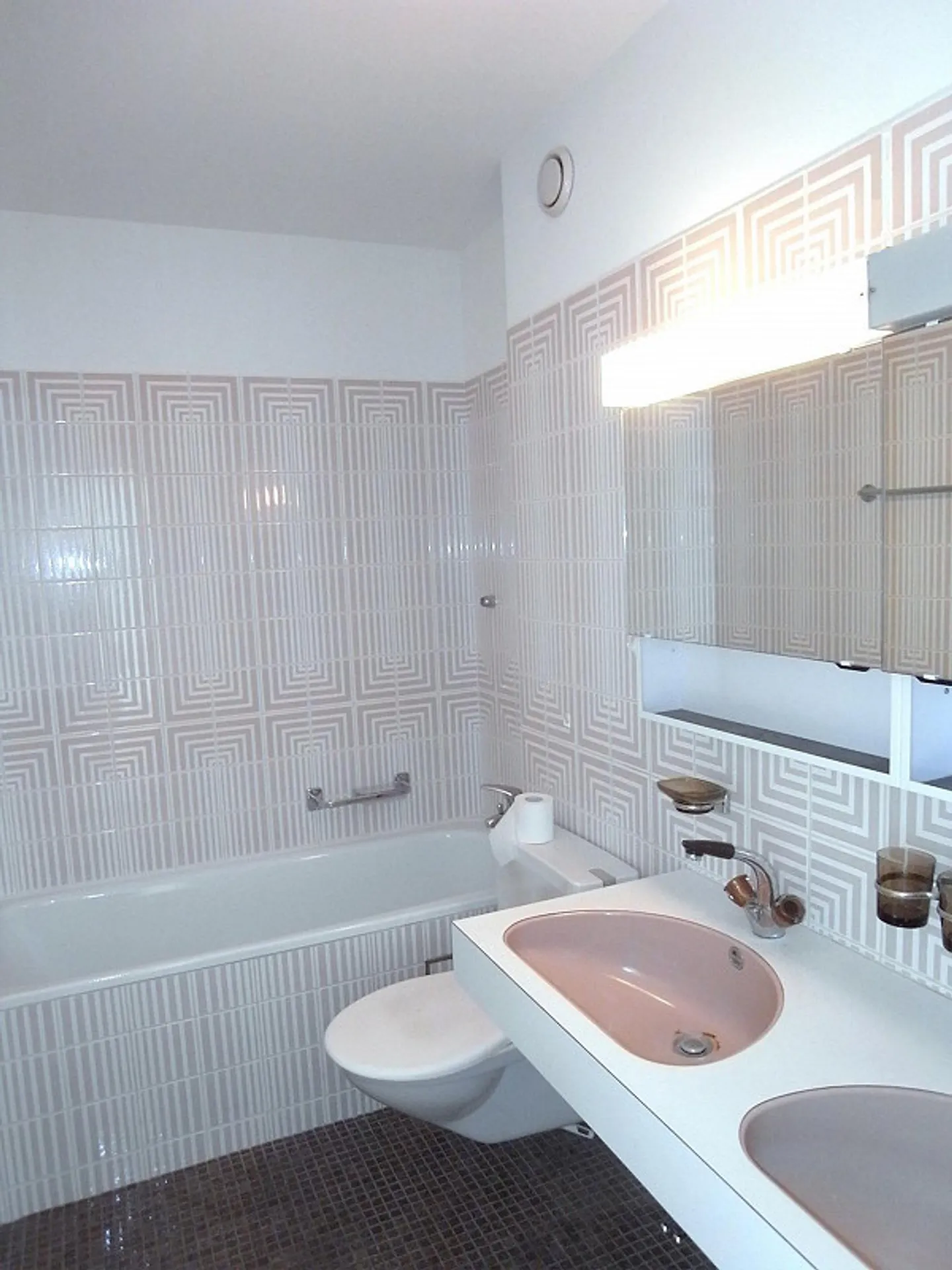 In Gellert on a quiet side street - Photo 9 of 10