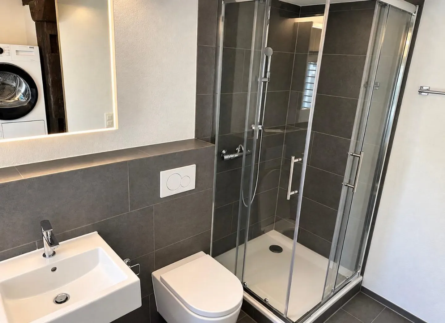 Freshly renovated 1.5-room apartment for rent in Rottenhausen - Photo 5 of 8