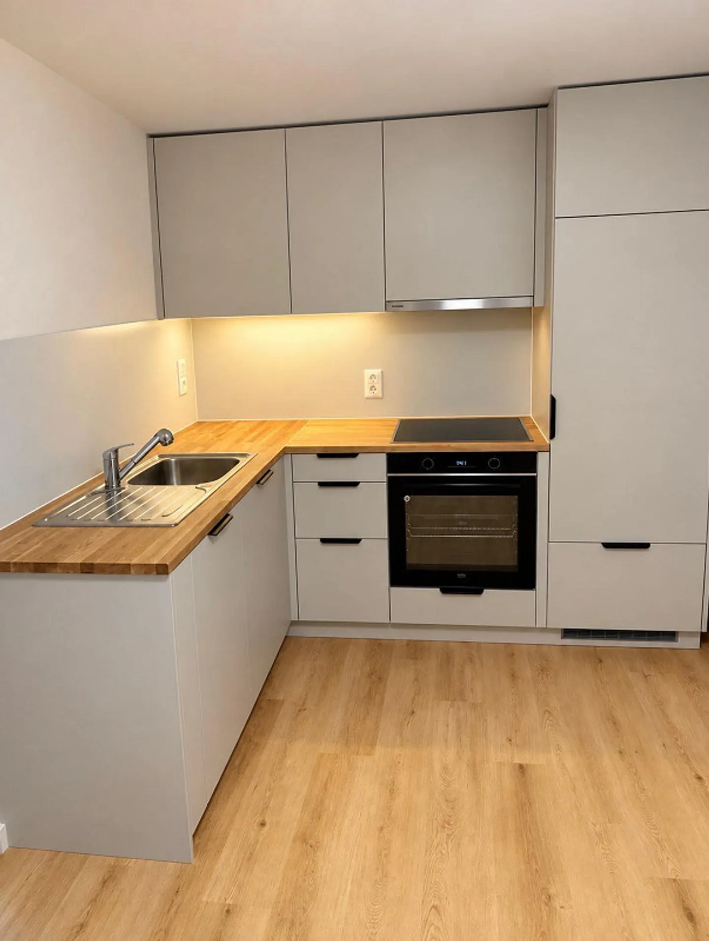 Freshly renovated 1.5-room apartment for rent in Rottenhausen - Photo 4 of 8