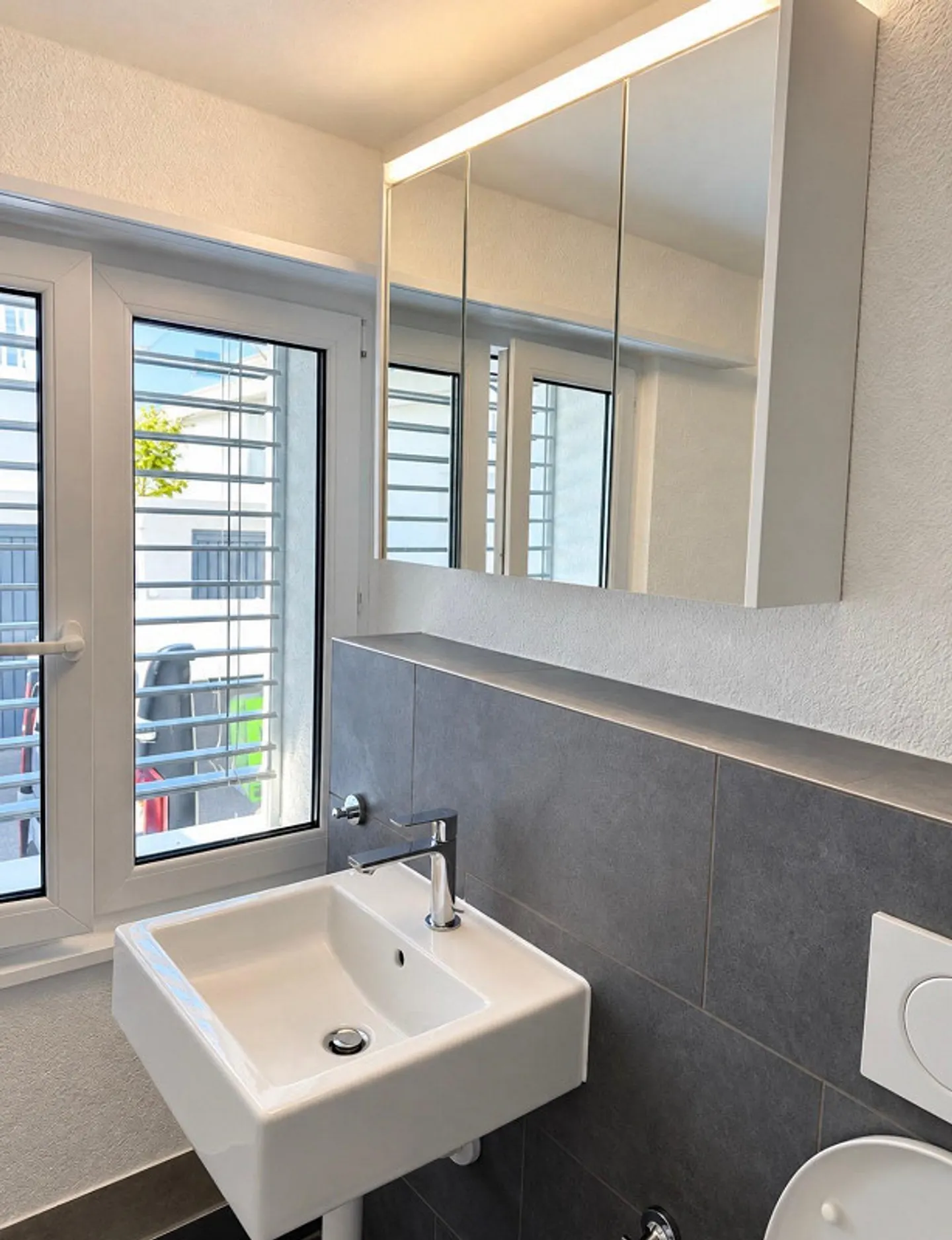 Freshly renovated 1.5-room apartment for rent in Rottenhausen - Photo 7 of 8