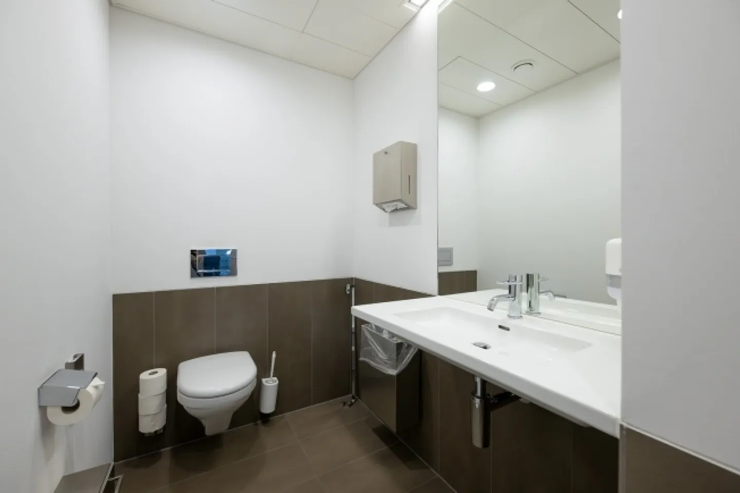 Office space for rent - Photo 3 of 8