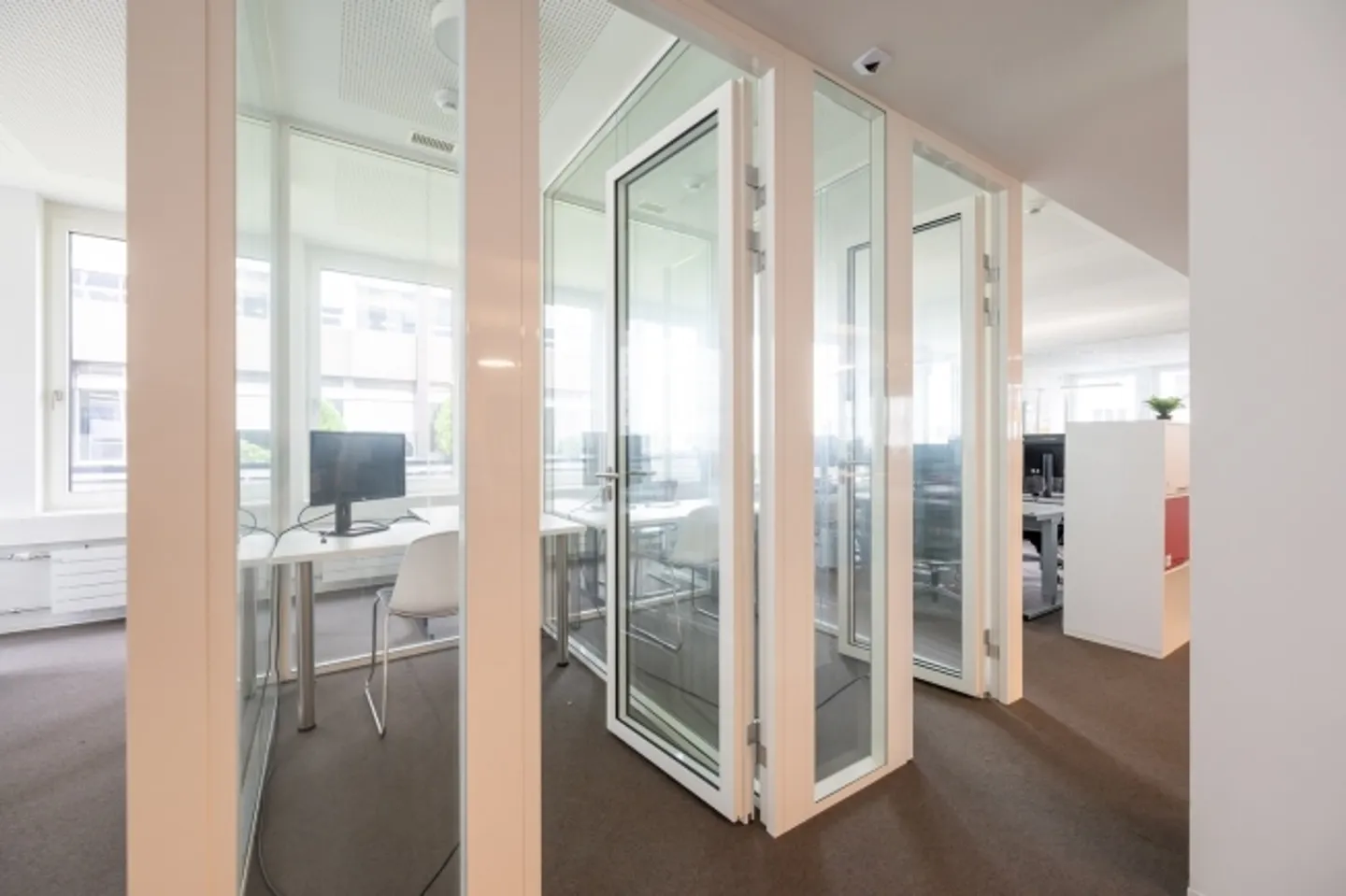 Office space for rent - Photo 7 of 8