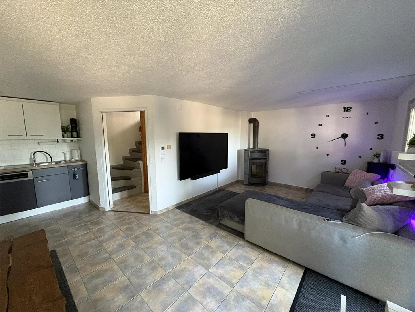 Casa a schiera accogliente di 3,5 stanze con giardino privato - Foto 3 di 11