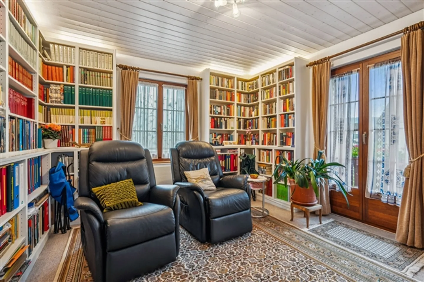 Casa unifamiliare elegante con atmosfera accogliente e giardino ben curato - Foto 9 di 13