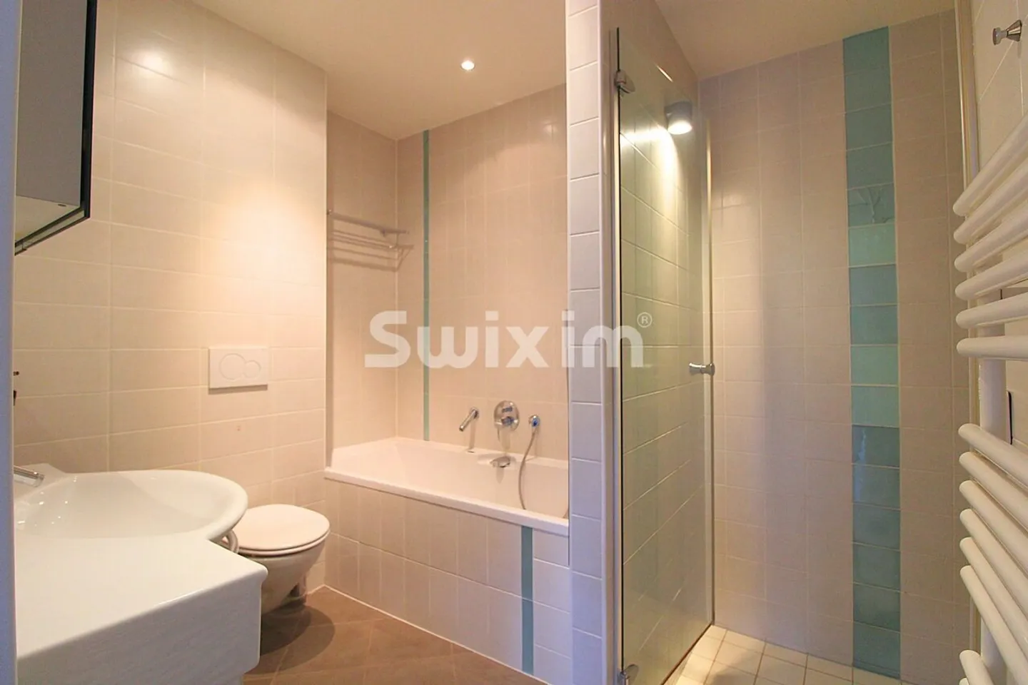 Spacious Ground Floor in a Gable House - Photo 4 of 5