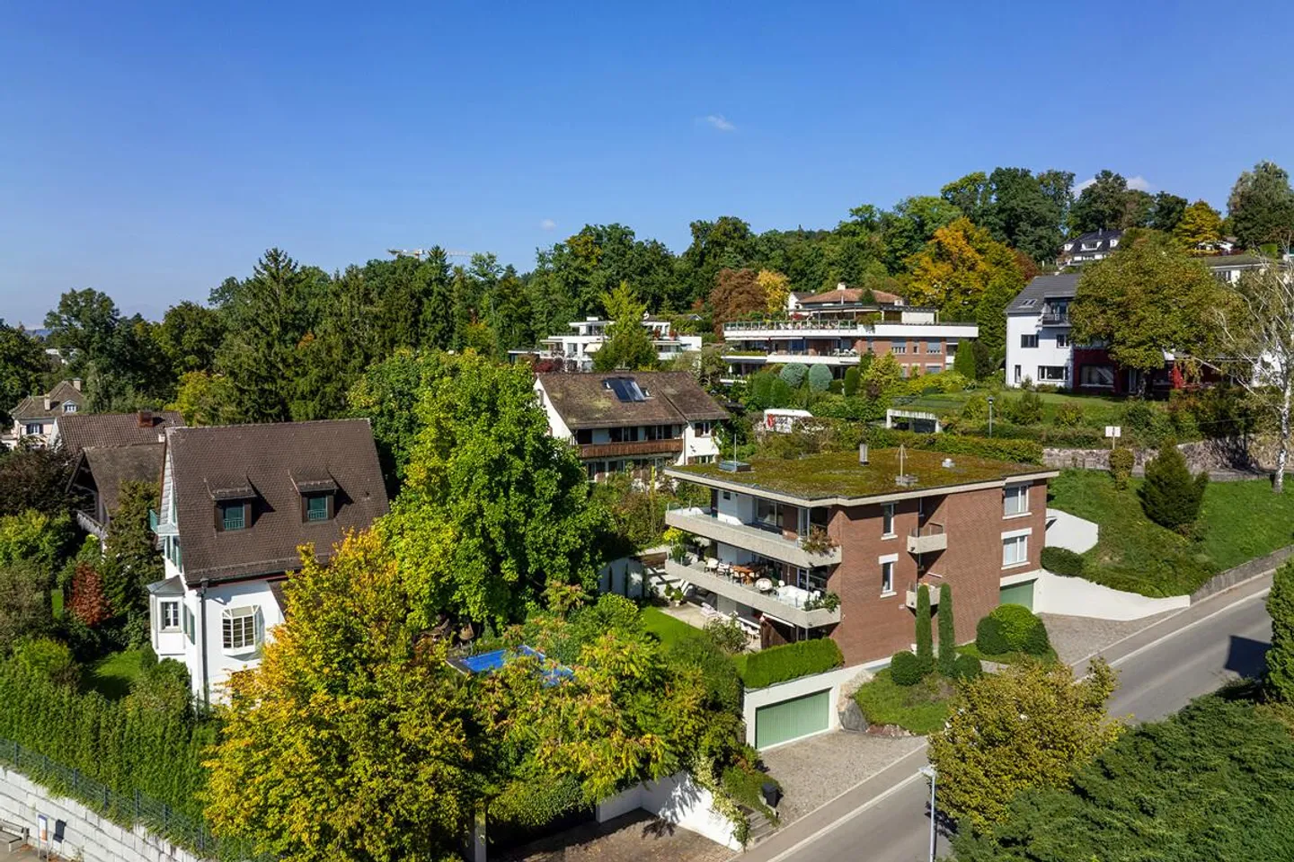 Küsnacht: Mehrfamilienhaus mit flexiblen Nutzungsmöglichkeiten - Foto 1 di 6