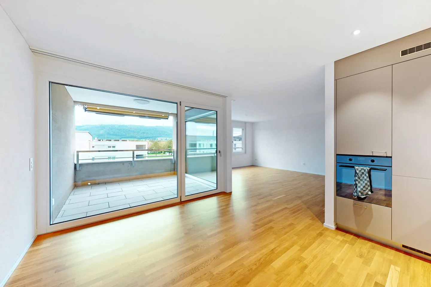 Beautiful apartment in modern neighborhood seeks new tenant from 16.08.2026 - Photo 2 of 10