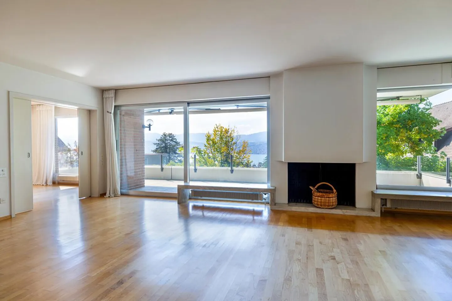 Küsnacht: Mehrfamilienhaus mit flexiblen Nutzungsmöglichkeiten - Foto 4 di 6