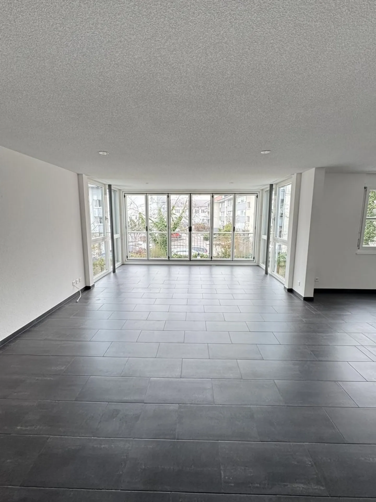 Stylish 4.5-room apartment in Ostermundigen - Photo 2 of 10