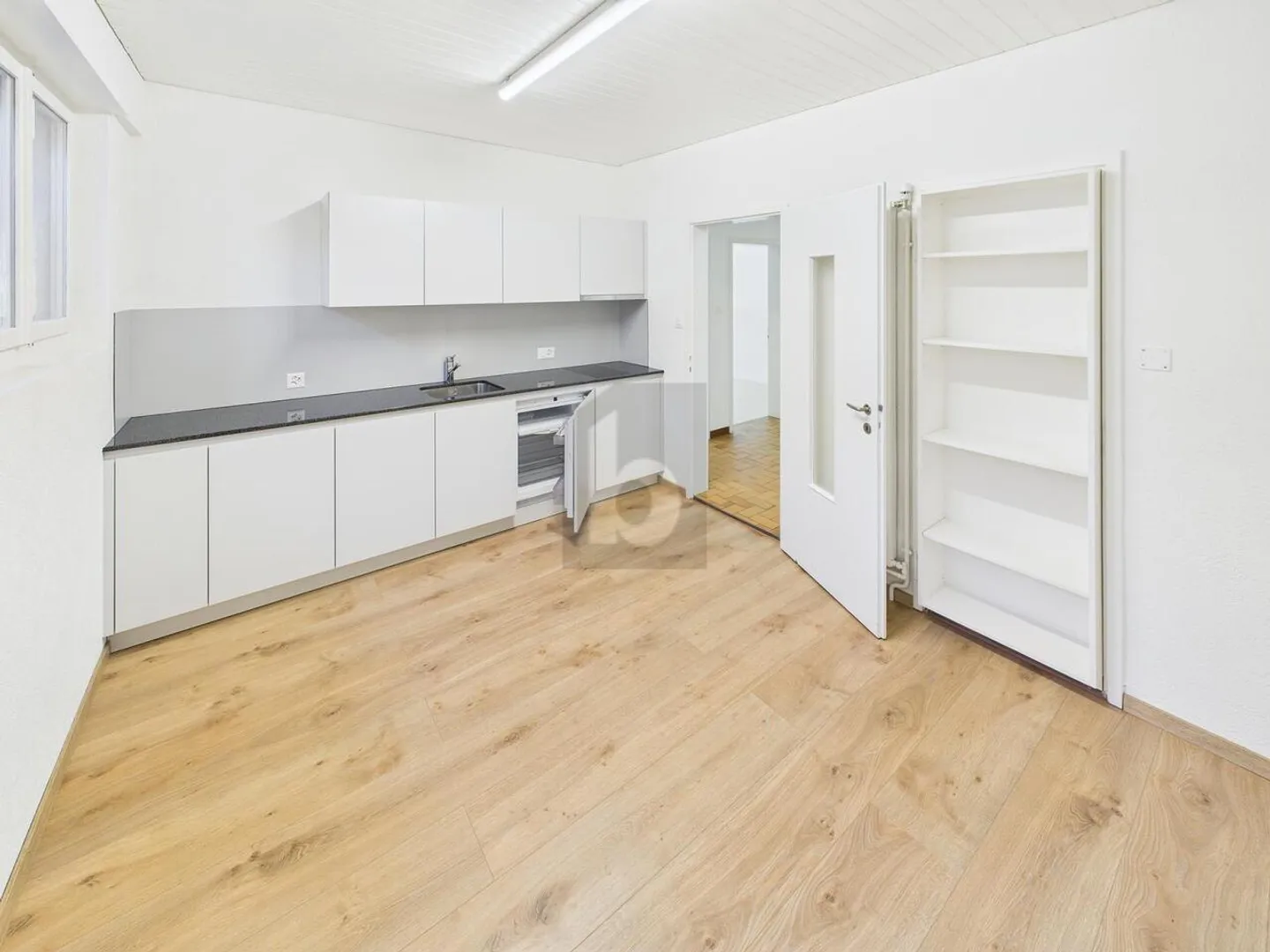 SPACIOUS AND AFFORDABLE NEAR THE CITY - Photo 3 of 6