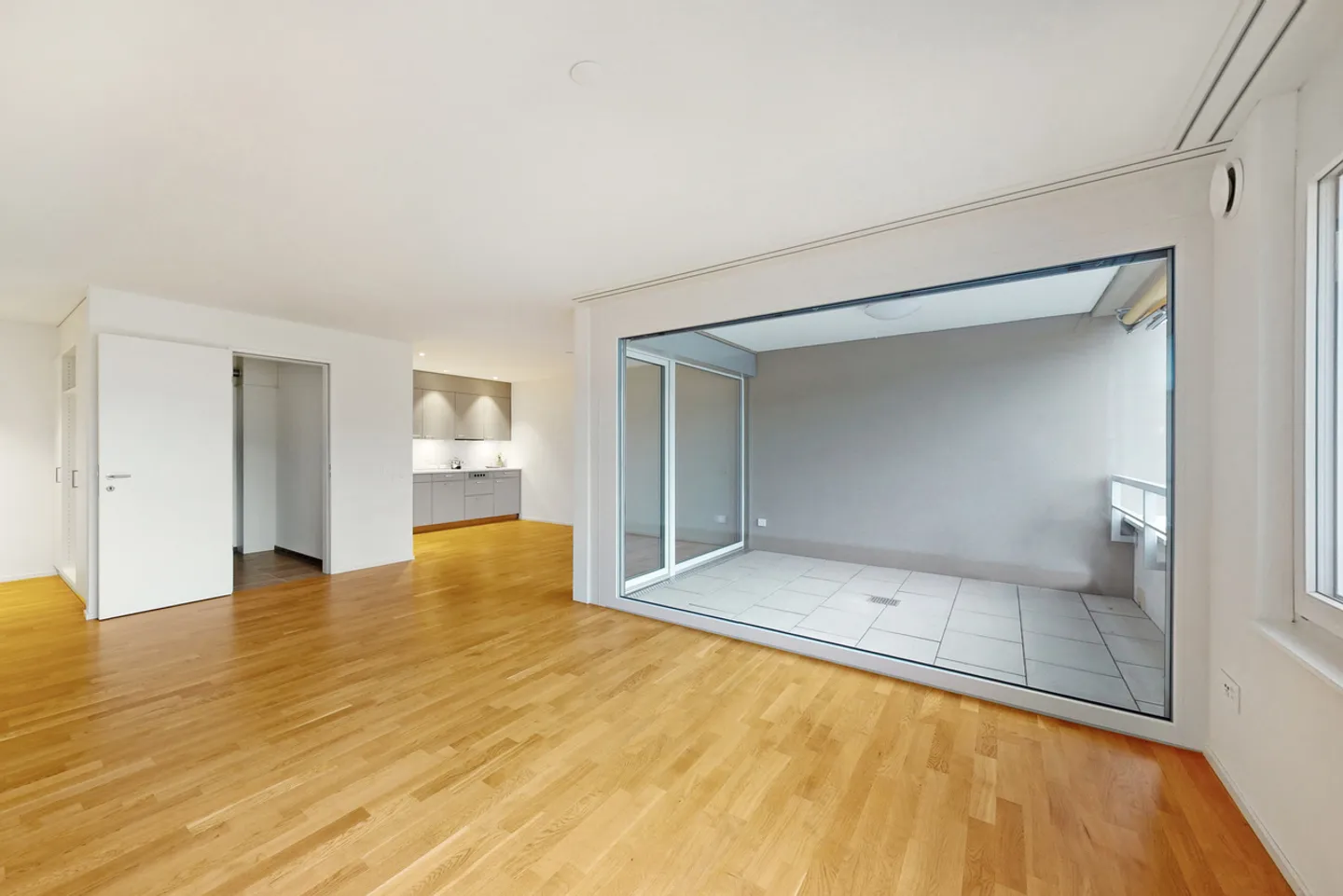Beautiful apartment in modern neighborhood seeks new tenant from 16.08.2026 - Photo 3 of 10