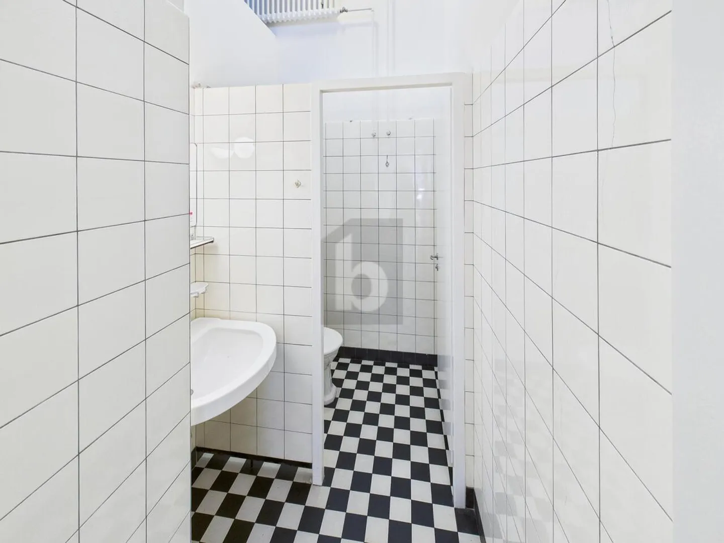 SPACIOUS AND AFFORDABLE NEAR THE CITY - Photo 4 of 6