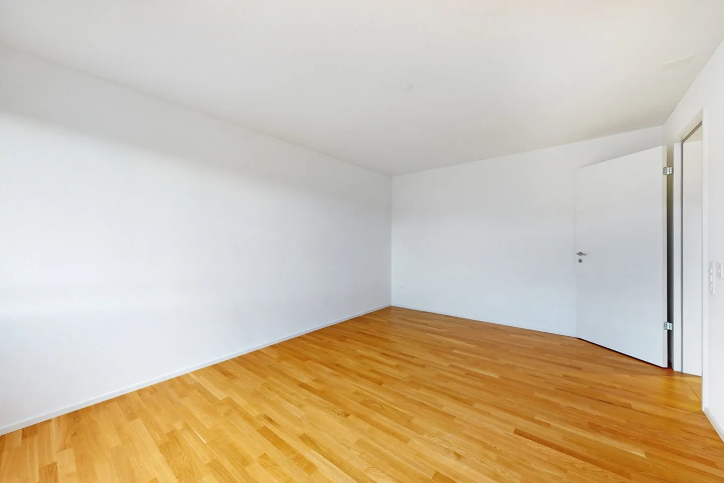 Beautiful apartment in modern neighborhood seeks new tenant from 16.08.2026 - Photo 7 of 10