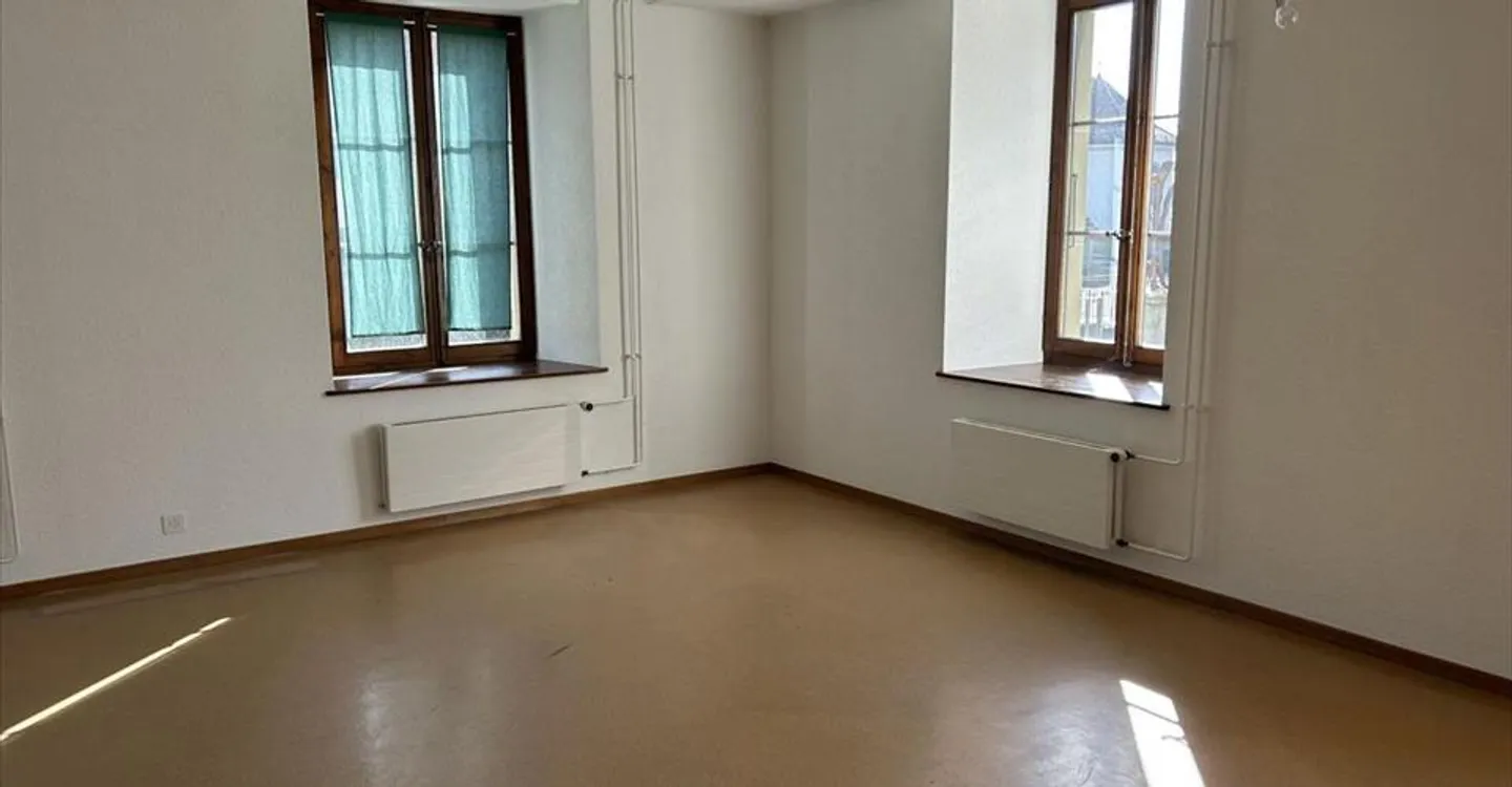 Office space for rent - Photo 1 of 6