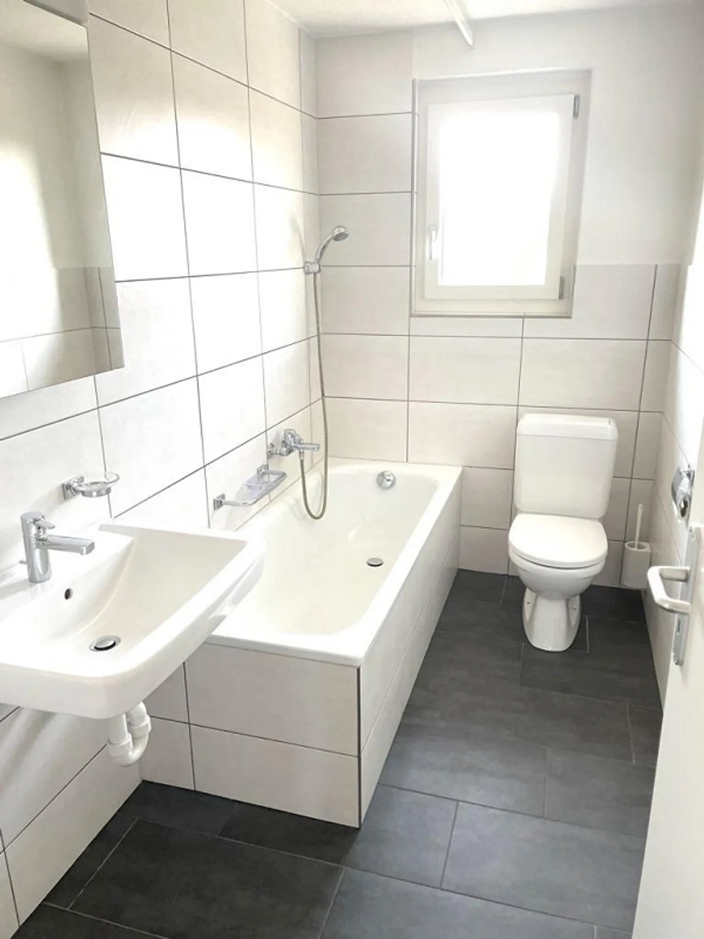 Charmante Dachzimmerwohnung - Foto 2 von 6