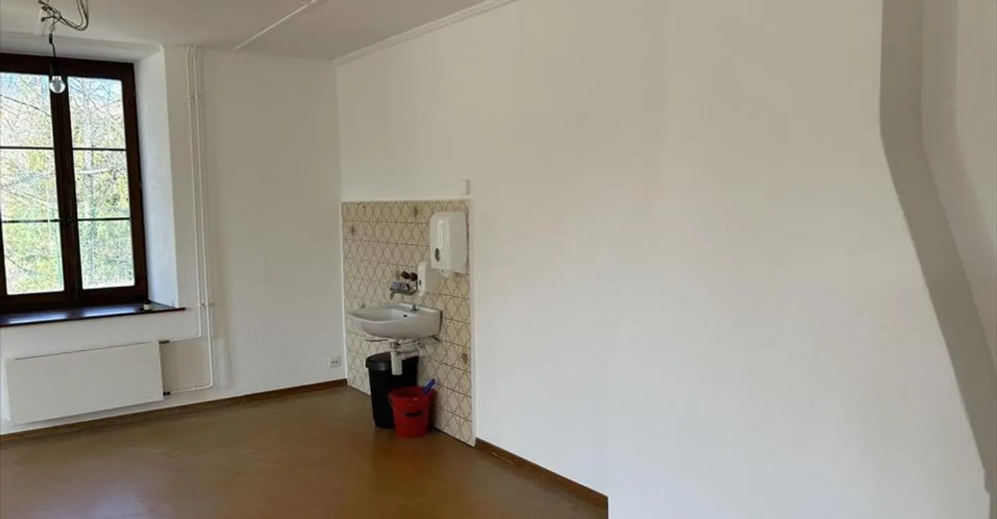 Office space for rent - Photo 3 of 6